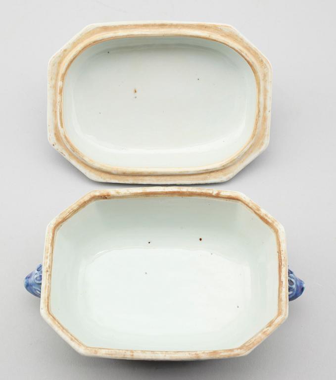 SMÖRASK, porslin, Kina, Qianlong 1736-1795.