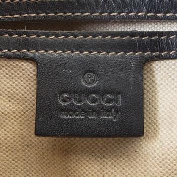 Gucci shoulder/messenger bag.