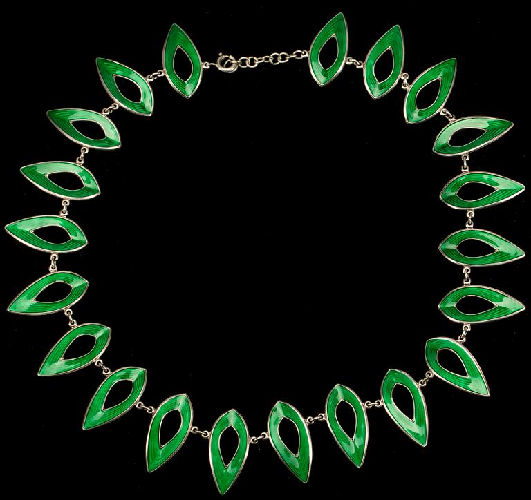 COLLIER, silver med grön emalj. Vikt ca 49 g.