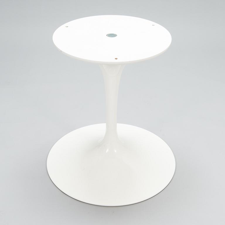 EERO SAARINEN, a 'Tulip' dining table for Knoll International.