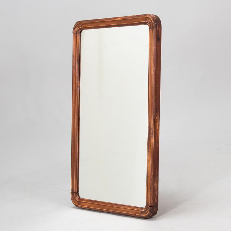 A Finnish mirror from the second half of the 19th century.