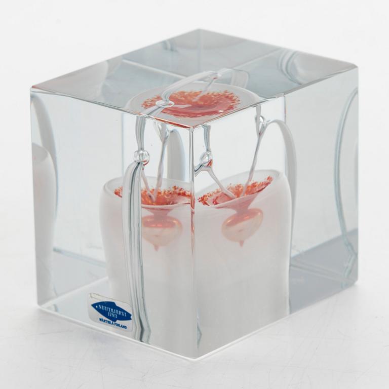 Oiva Toikka, annual glass cube, signed Oiva Toikka, Nuutajärvi 1985, 88/2000.