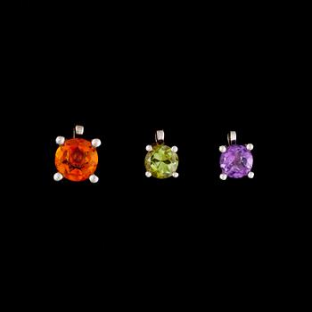 HÄNGEN, 3 st, 14K vitguld, ametist, turmalin, citrin. Vikt totalt ca 1,4 g.