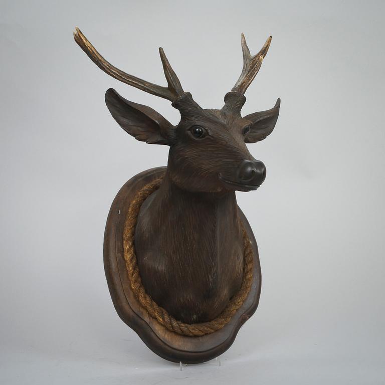 HJORTHUVUDEN, ett par, trä och horn. 1900-talets första hälft/mitt.