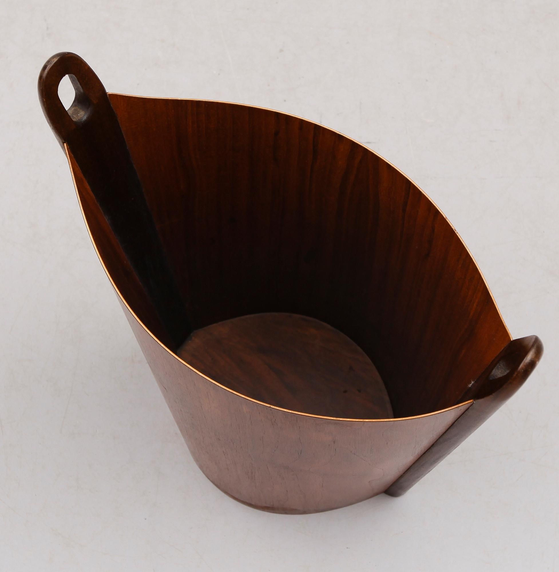 PAPPERSKORG, PS Heggen, Nordfjordeid, Norge, 1900-talets andra hälft.