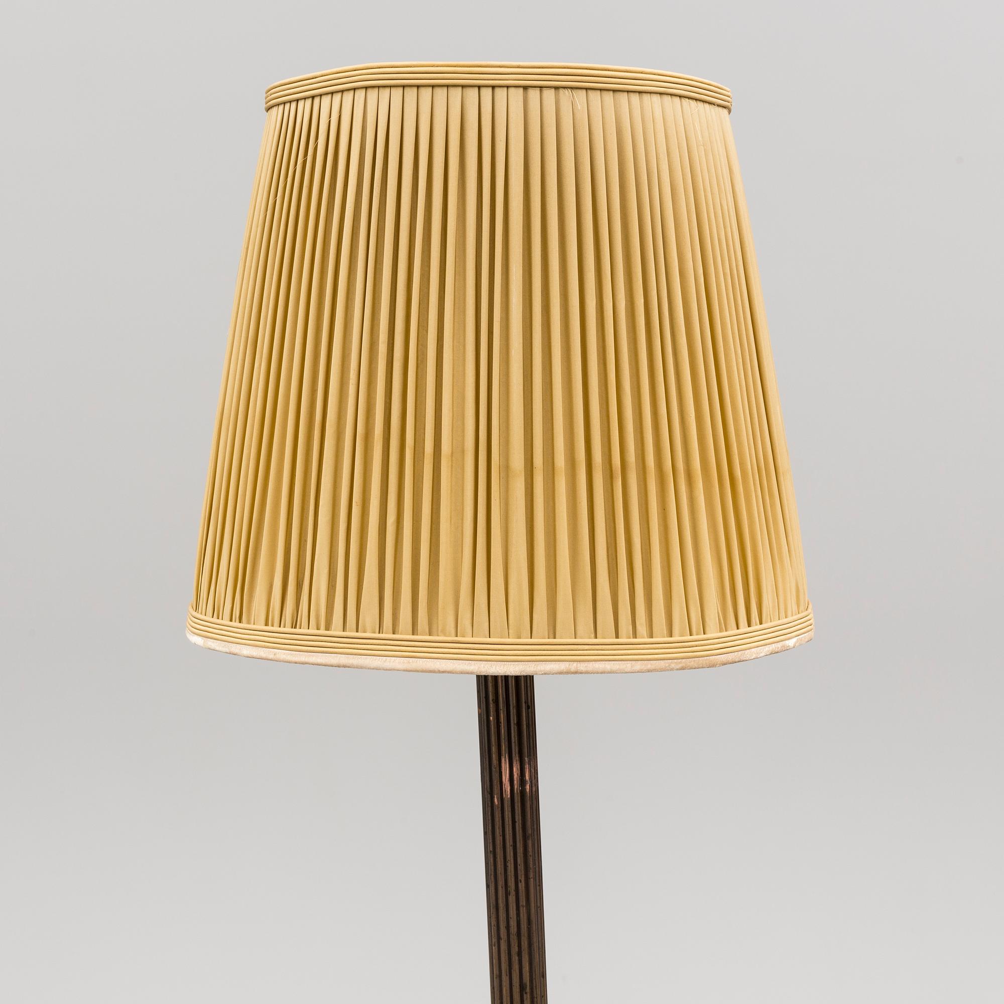 GOLVLAMPA, koppar, 1920-tal.