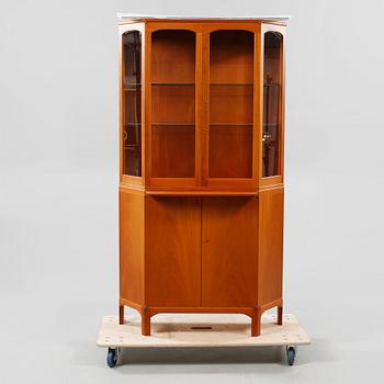 VITRINSKÅP, "Undantaget", Carl Malmsten, 1900-talets andra hälft.