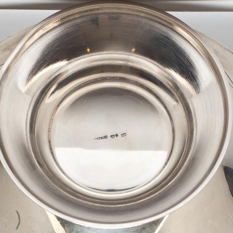 SKÅL på FOT, silver, KG MGAB, Uppsala, 1928. Vikt ca 260 g.
