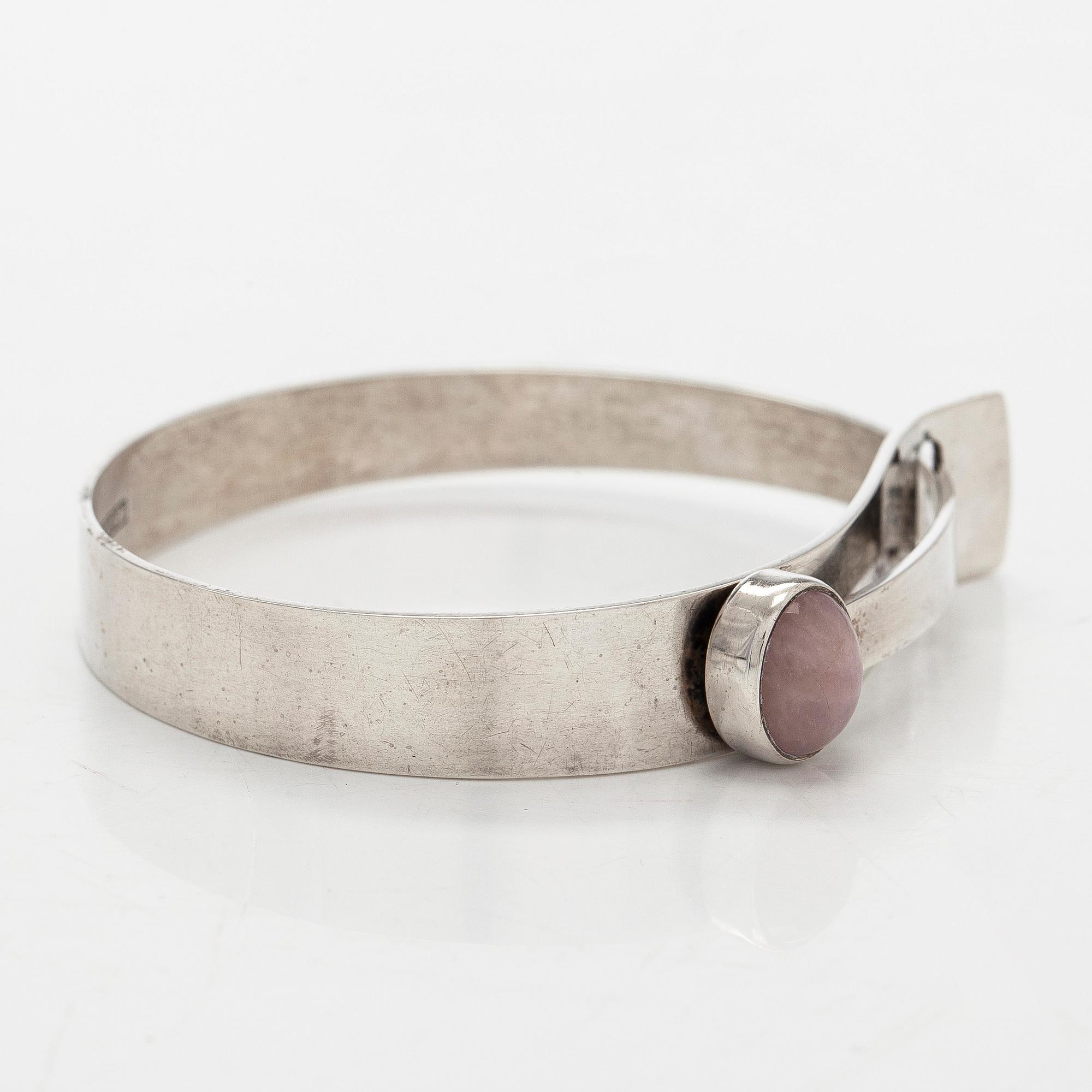 Elis Kauppi, armring, rosenkvarts, silver, Kupittaan Kulta, Åbo 1959.
