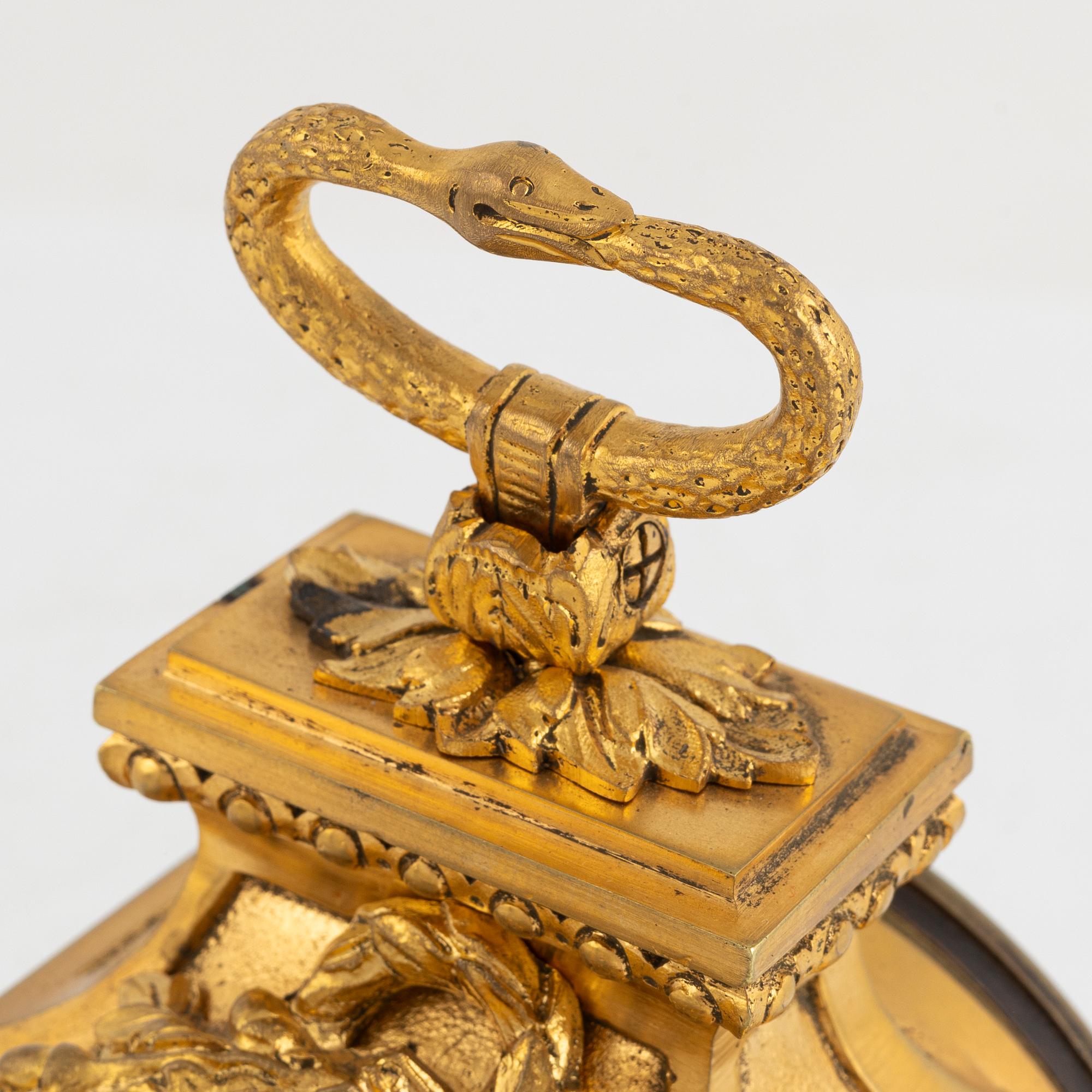 A Louis XVI-style Officer's clock, around 1900.