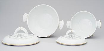 A MID-CENTURY FINNISH PORCELAIN DINNERWARE AND COFFEE SET "IRMA".