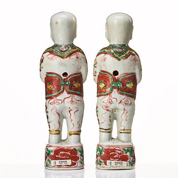 A pair of famille verte "lauging boys", Qing dynasty, Kangxi (1662-1722).