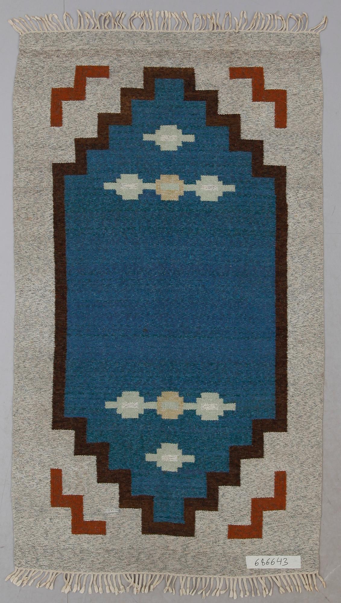 MATTA, rölakan. Ca 220 x 125 cm.