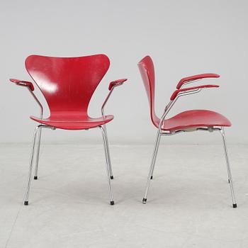 KARMSTOLAR, ett par, "Sjuan", Arne Jacobsen, 1900-tal.