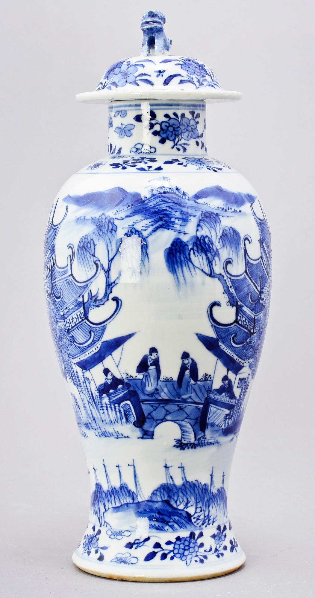 VAS, porslin, Kina, 1900-talets första del.