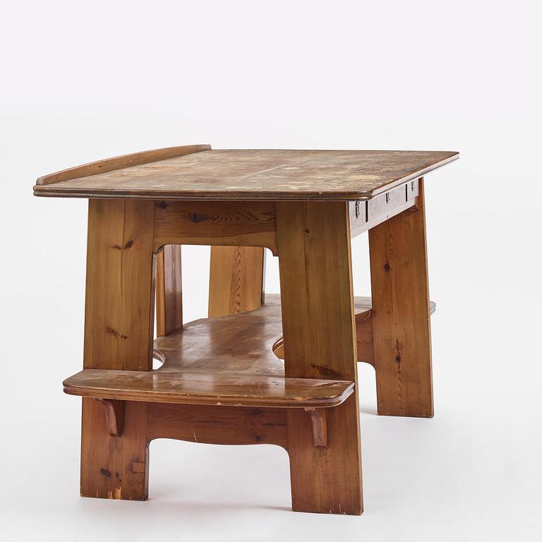 Carl Westman, skrivbord, betsad furu, Sverige, ca 1910.