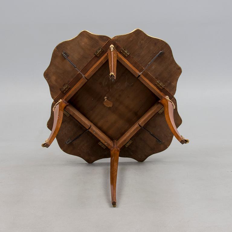 KLAFFBORD, rokokostil 1900-talets första hälft.