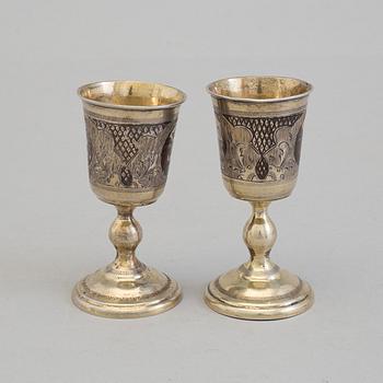 A pair of Russian 19th century parcel-gilt niello footed vodka cups, makers mark cyrillic "МД" (MD).