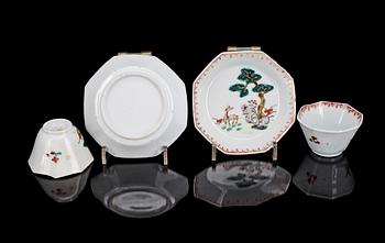 KOPPAR med FAT, ett par, porslin, Qianlong 1700-tal.