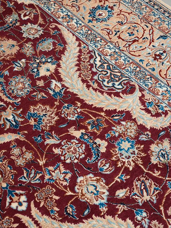 MATTO, a semi-antique/old Esfahan/Nain part silk, ca 232,5 x 137,5 cm (as well as one end with ca 1 cm flat weave).