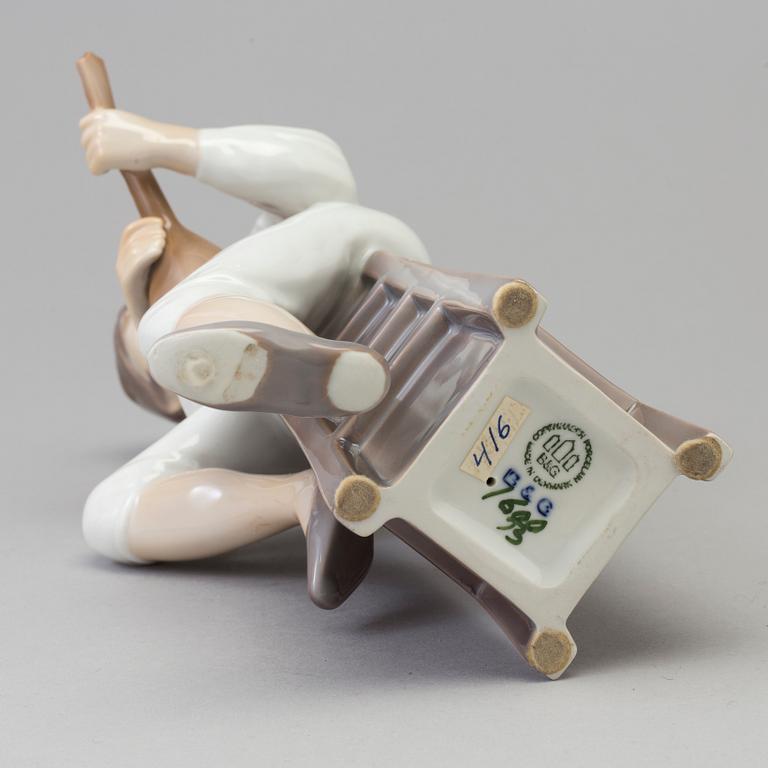 FIGURIN, porslin, "Mandolinspelare". Bing & Gröndahl, Denmark, sent 1900-tal.