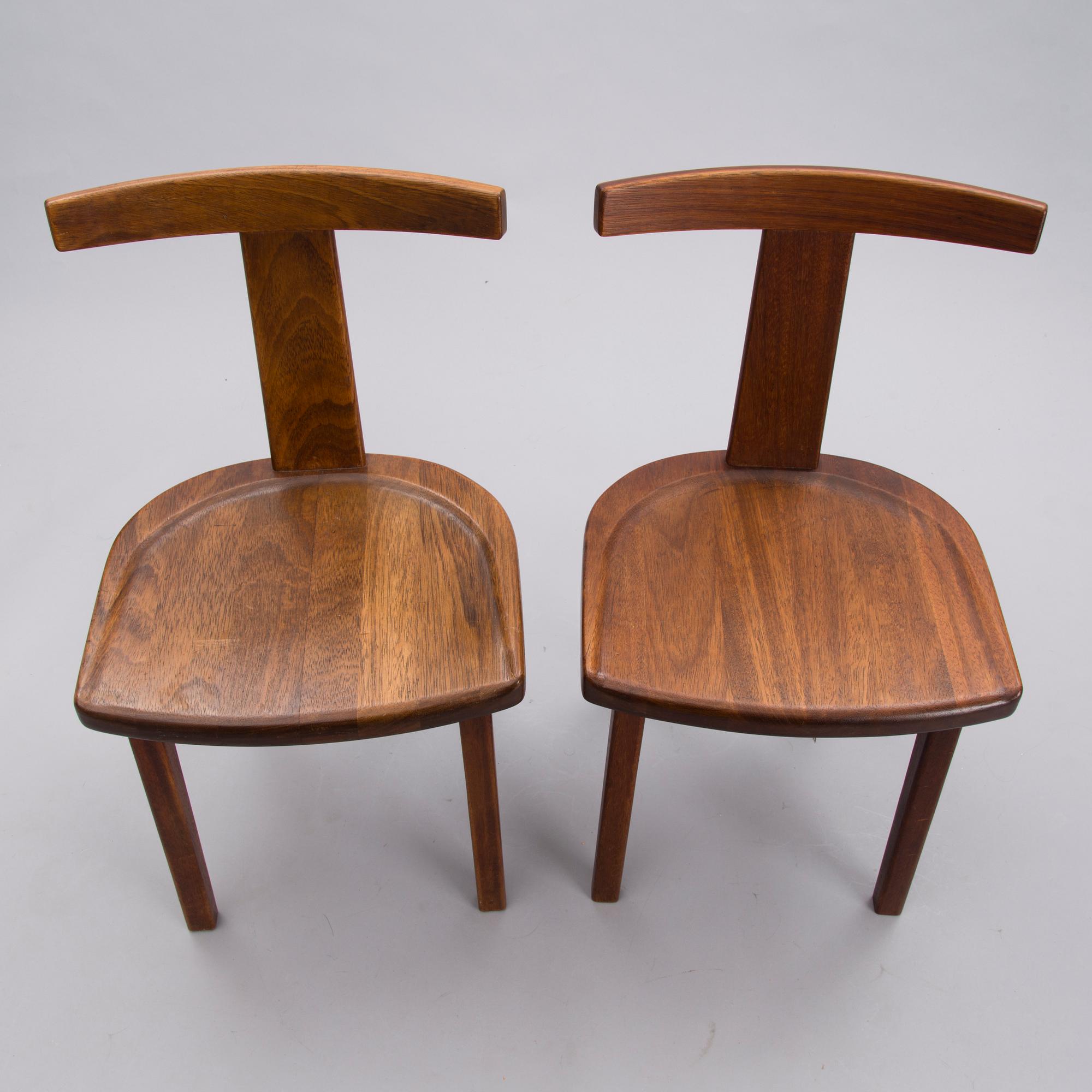 Olavi Hänninen, A pair of 1950s 'Juha' chairs for Huonekalu Mikko Nupponen, Finland.