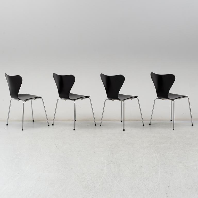 ARNE JACOBSEN, stolar, 4 st, "Sjuan", Fritz Hansen, Danmark, 2004.