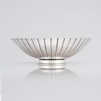 Sigvard Bernadotte, a sterling silver bowl, 'Jorbaerset', Georg Jensen, Copenhagen 1945-77, design nr 856A.