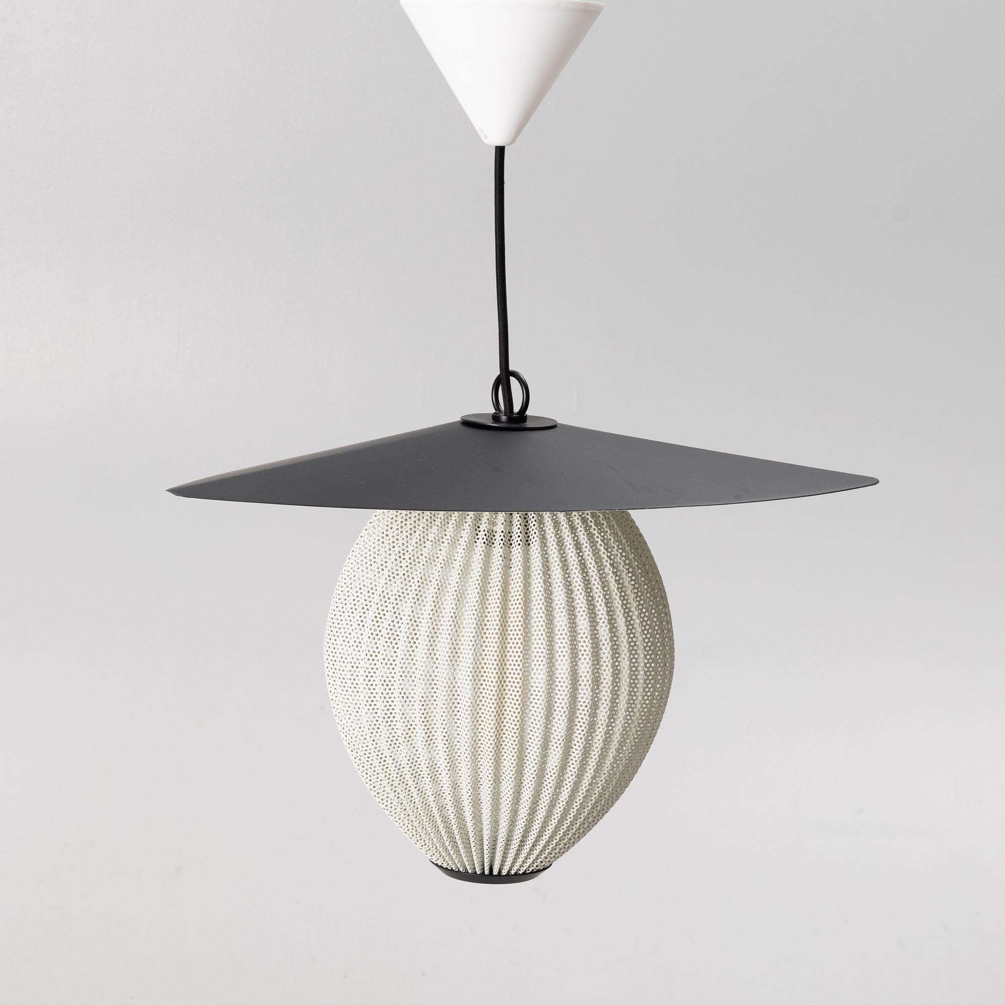 Mathieu Matégot, taklampa, Satellite Pendant Lamp, GUBI.