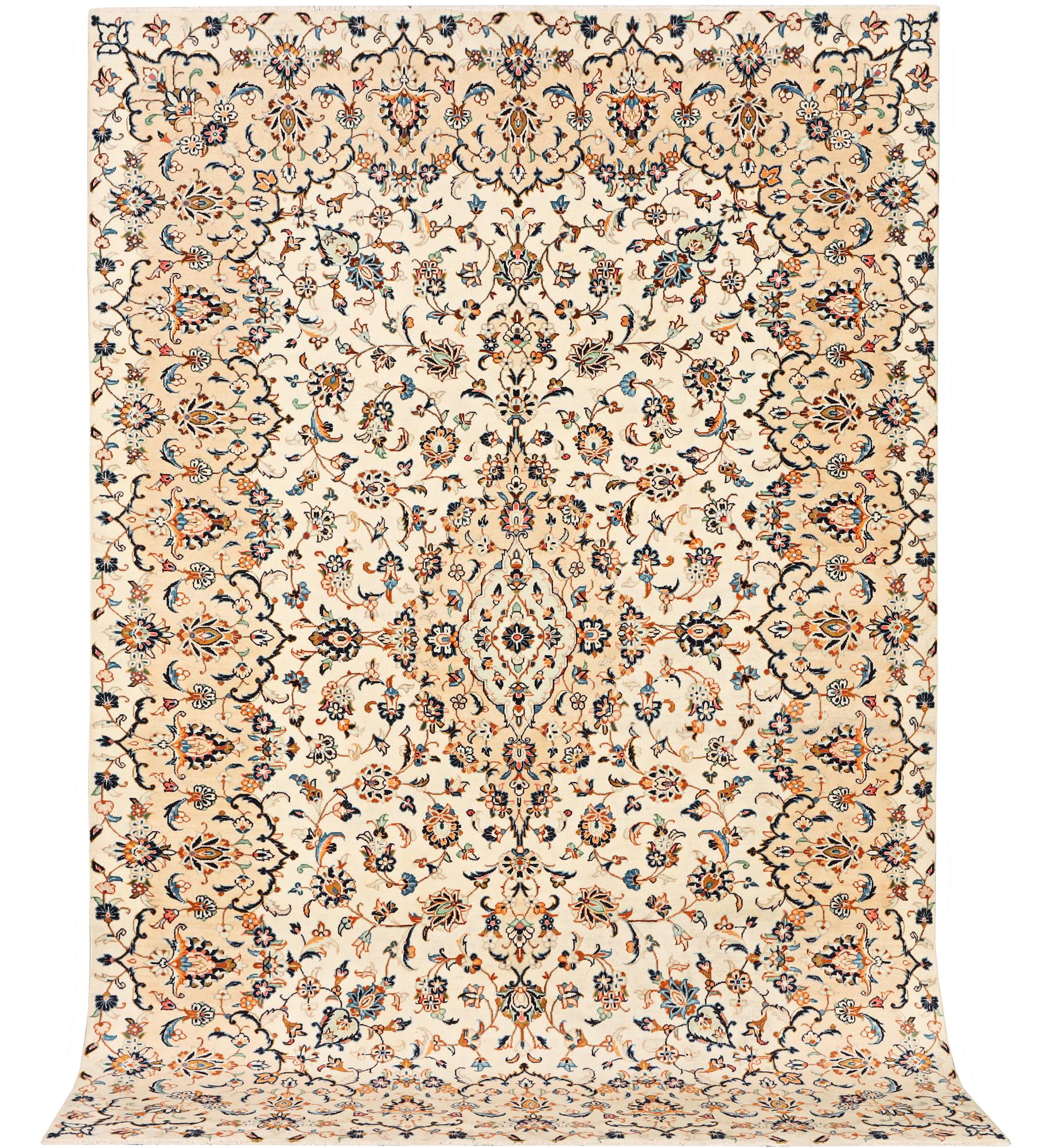 A Kashan carpet, c. 305 x 196 cm.