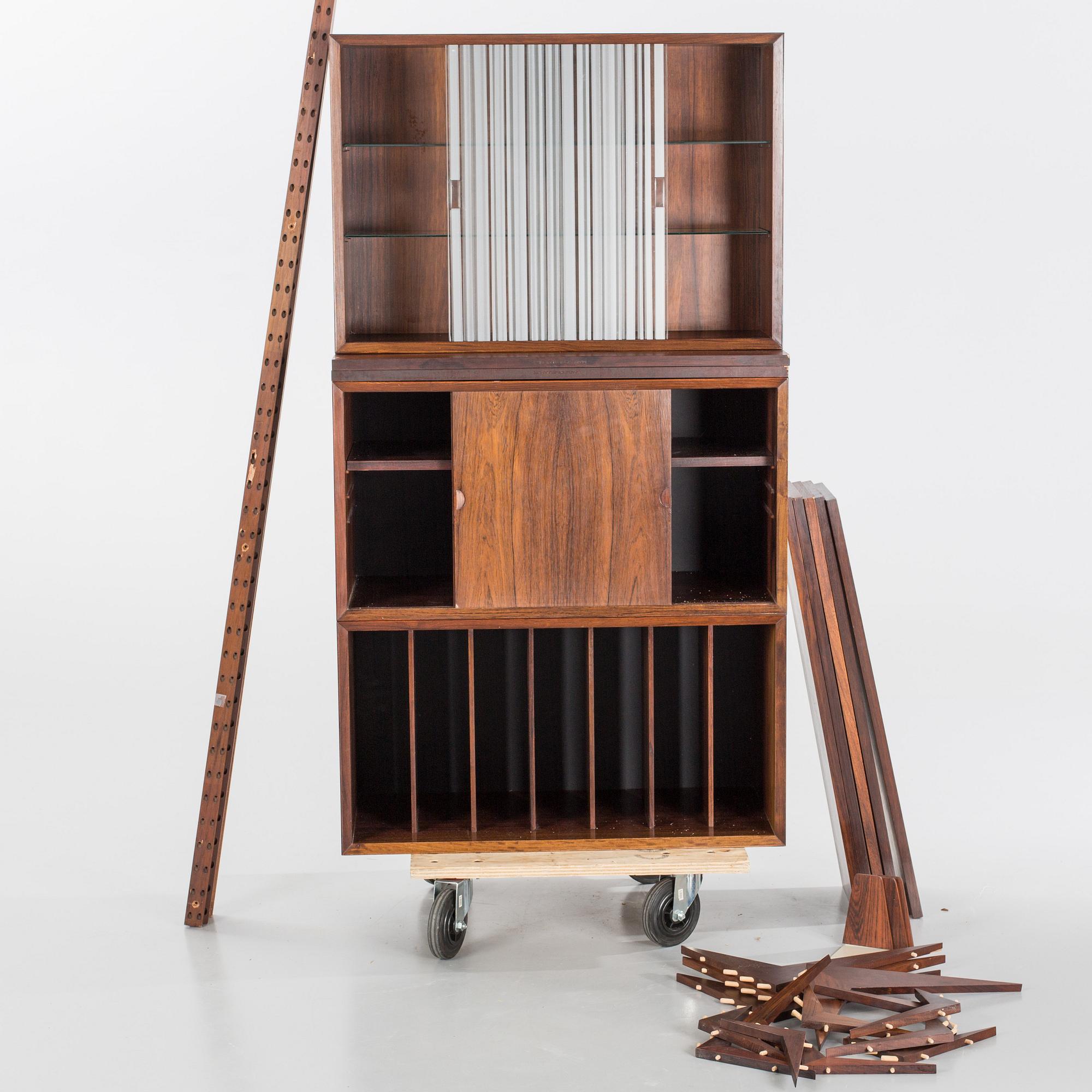 HYLLSYSTEM, 32 delar, "Royal System", Poul Cadovius, Danmark. 1960-tal. Cites-intyg.