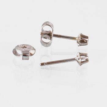 ÖRHÄNGEN, 18K vitguld med briljantslipade diamanter ca 0.06 ct. Vikt 1,0 gram.