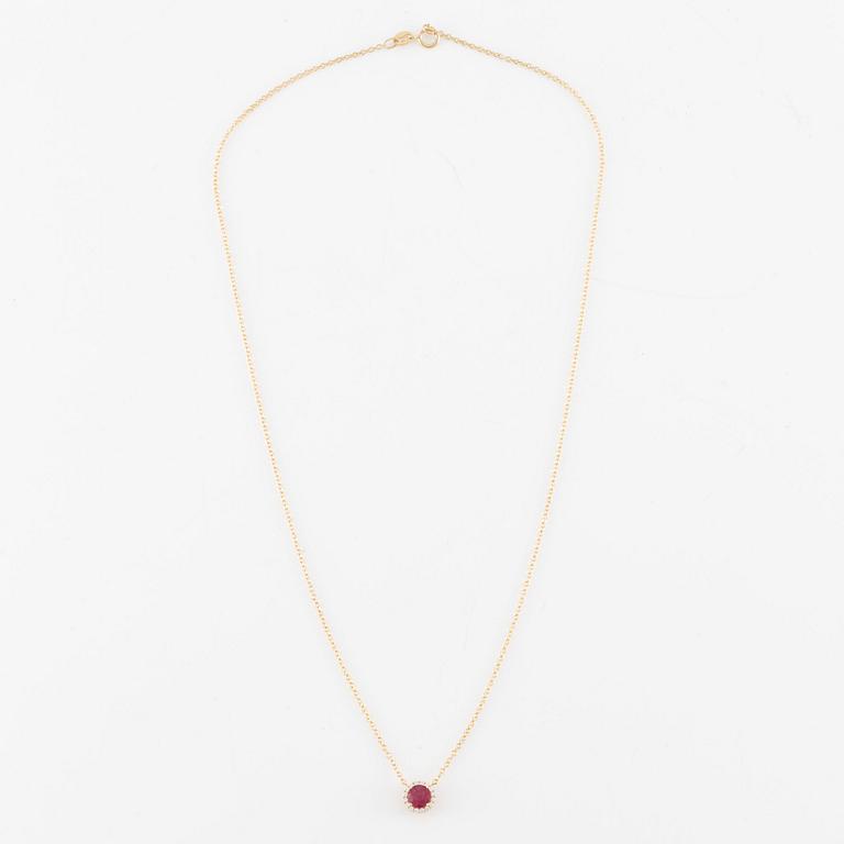 Necklace 18K gold with ruby and brilliant-cut diamonds.