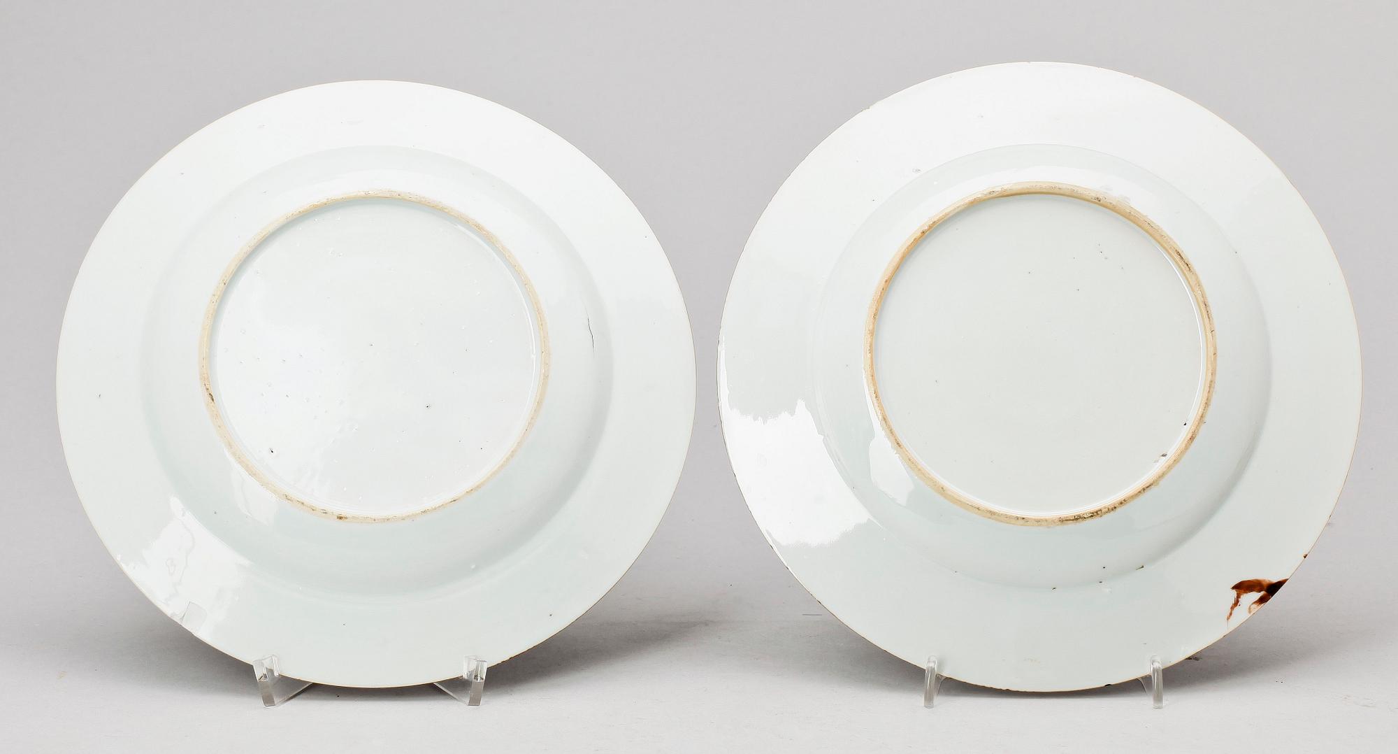 TALLRIKAR, ett par, porslin, Qianlong, Kina 1700-tal.