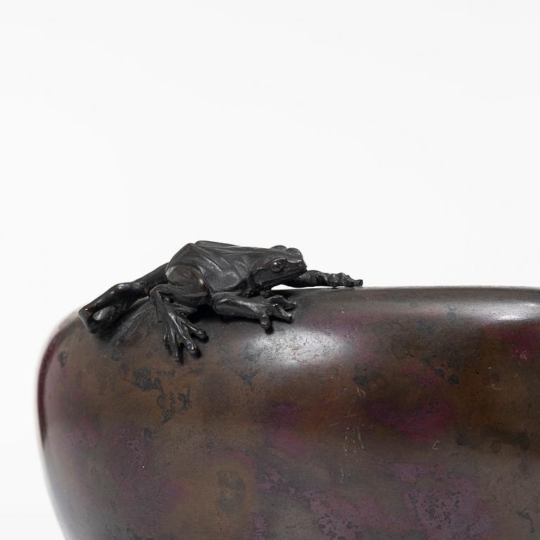 A Japanese bronze bowl / censer, Meiji (1868-1912).