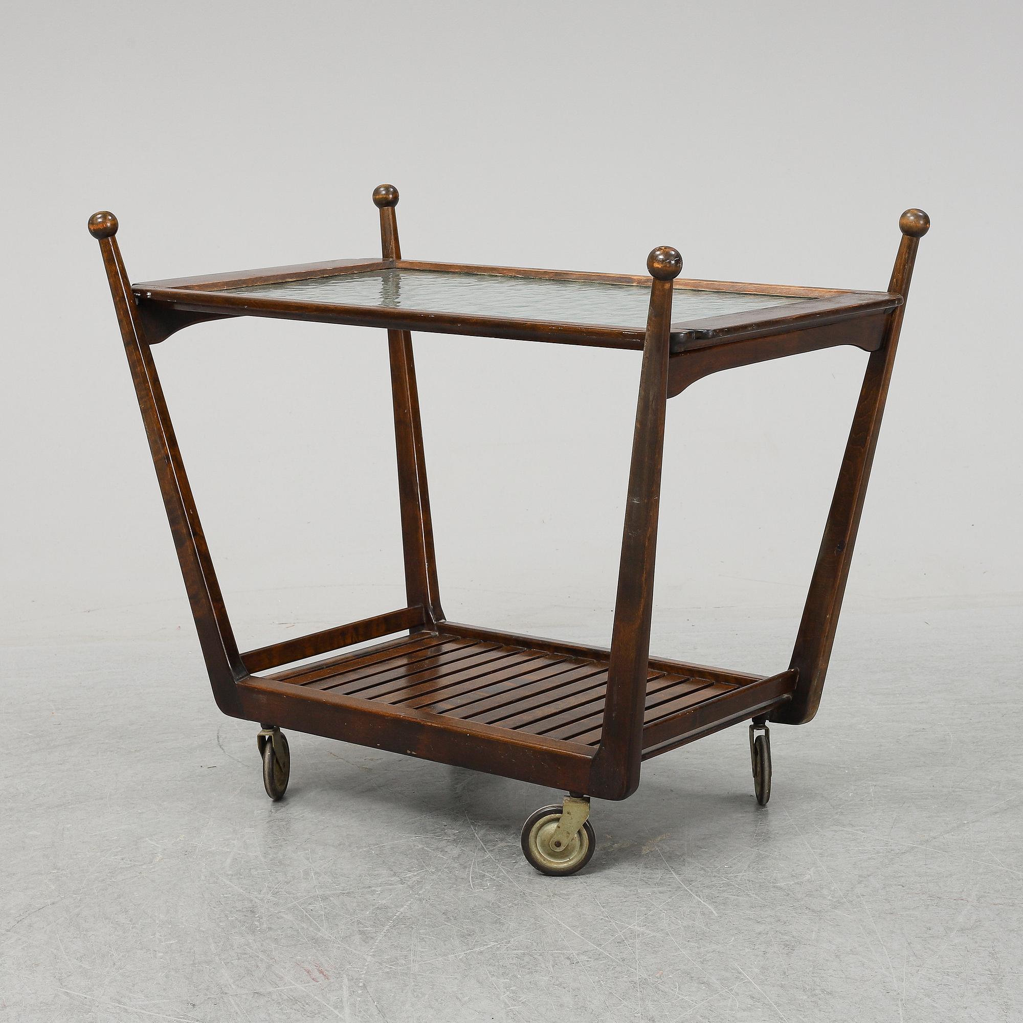 SERVERINGSVAGN, 1900-talets mitt.