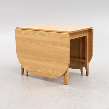 An oak gateleg table from Evert Gentzell, end of the 20th century.