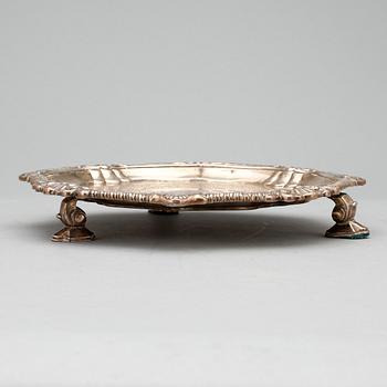 SALVER, silver, otydliga mästar stämplar, London, 1772. Vikt: ca 474 gram.
