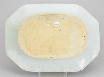 STEKFAT, 3 olika, porslin, Qianlong, Kina 1700-tal.