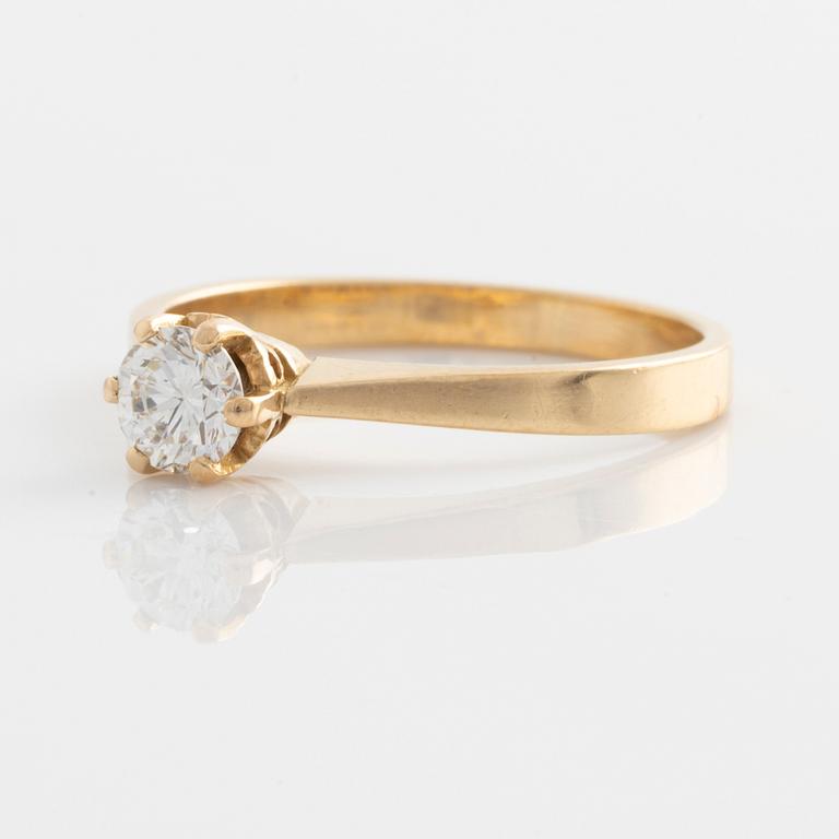 Ring, 18K guld med briljantslipad diamant.