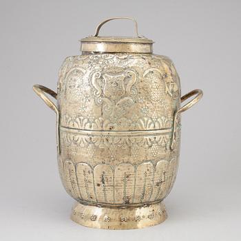 A BRASS JAR AND COVER, 18th century.