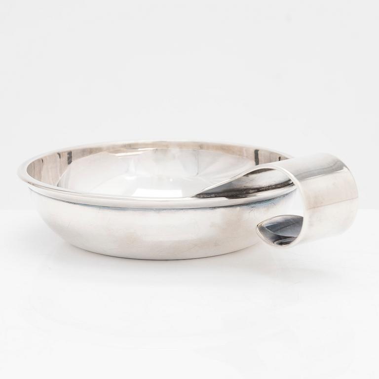 A sterlingsilver tastevin, J.A. Tarkiainen, Helsinki 1989.