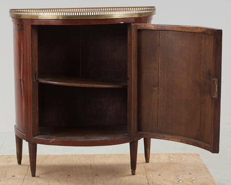 SIDEBOARD/SKÄNK, Louis XVI-stil, omkring 1900.