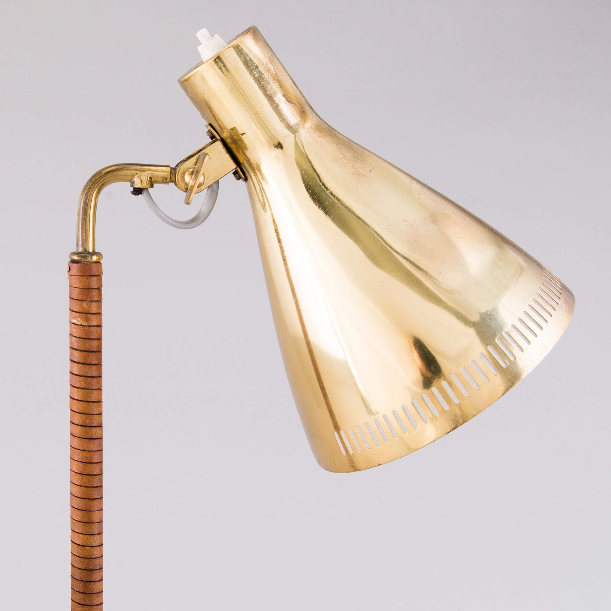 PAAVO TYNELL, bordslampa, modell 9224, Taito Oy, 1900-talets mitt.