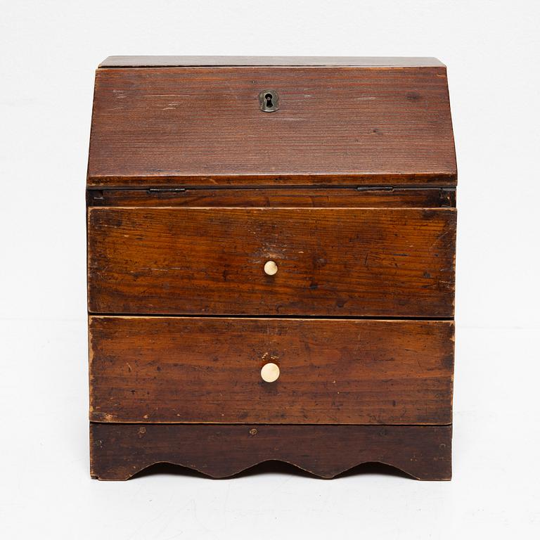 Miniature secretary, Around the year 1900.