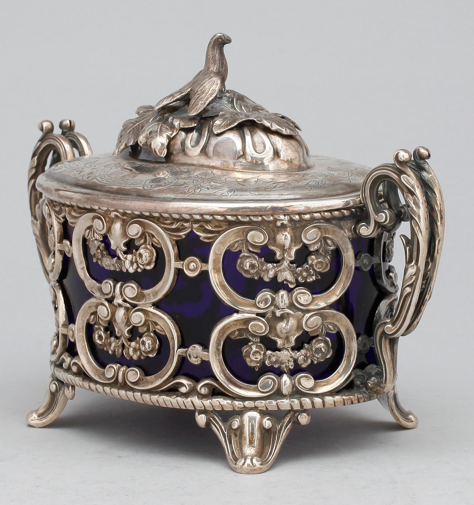 SOCKERSKÅL, silver och glas, troligen Frankrike, svenska imporstämplar, omkr sekelskiftet 1900. Vikt ca 194g utan glas.