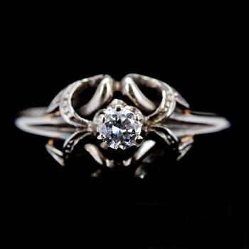 RING, vitguld 14K, briljantslipad diamant ca 0,14 ct. Vikt 3,2 g.