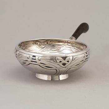 A Norwegian Art Nouveau silver serving dish maker's mark Jacob Tostrup, Oslo 1905.