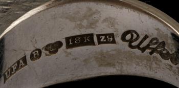RING, 18k vitguld med 2 st rosenslipade diamanter, Ahlqvist Ur & Guld, Borås, 1974. Vikt 8 g.