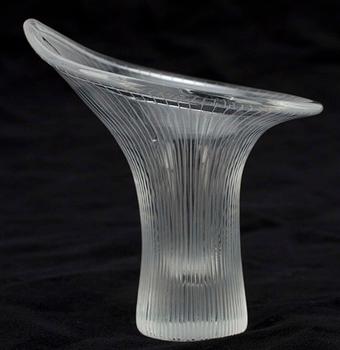 KONSTGLAS, 2 st," Kantarellen" Tapio Wirkkala samt "Finlandia serien" Timo Sarpaneva . Iittala.